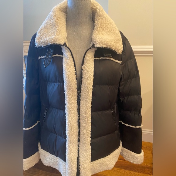 Women’s Tahari Faux Shearling Jacket
Sz XL - Picture 5 of 7
